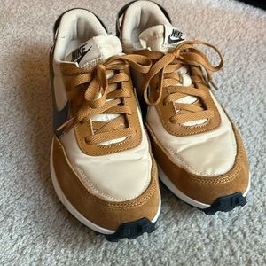 Nike waffle debut women 7.5